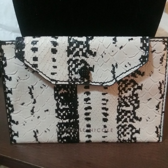 Dantelle Handbags - FIRM PRICE Dantelle Handbags - FIRM PRICE